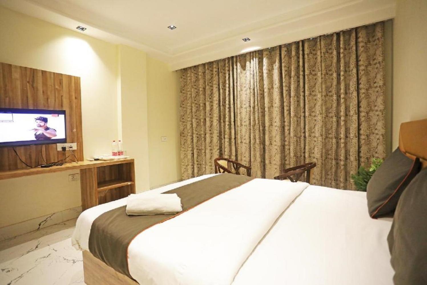 Hotel Royal Paradise By Kdson New Delhi Extérieur photo
