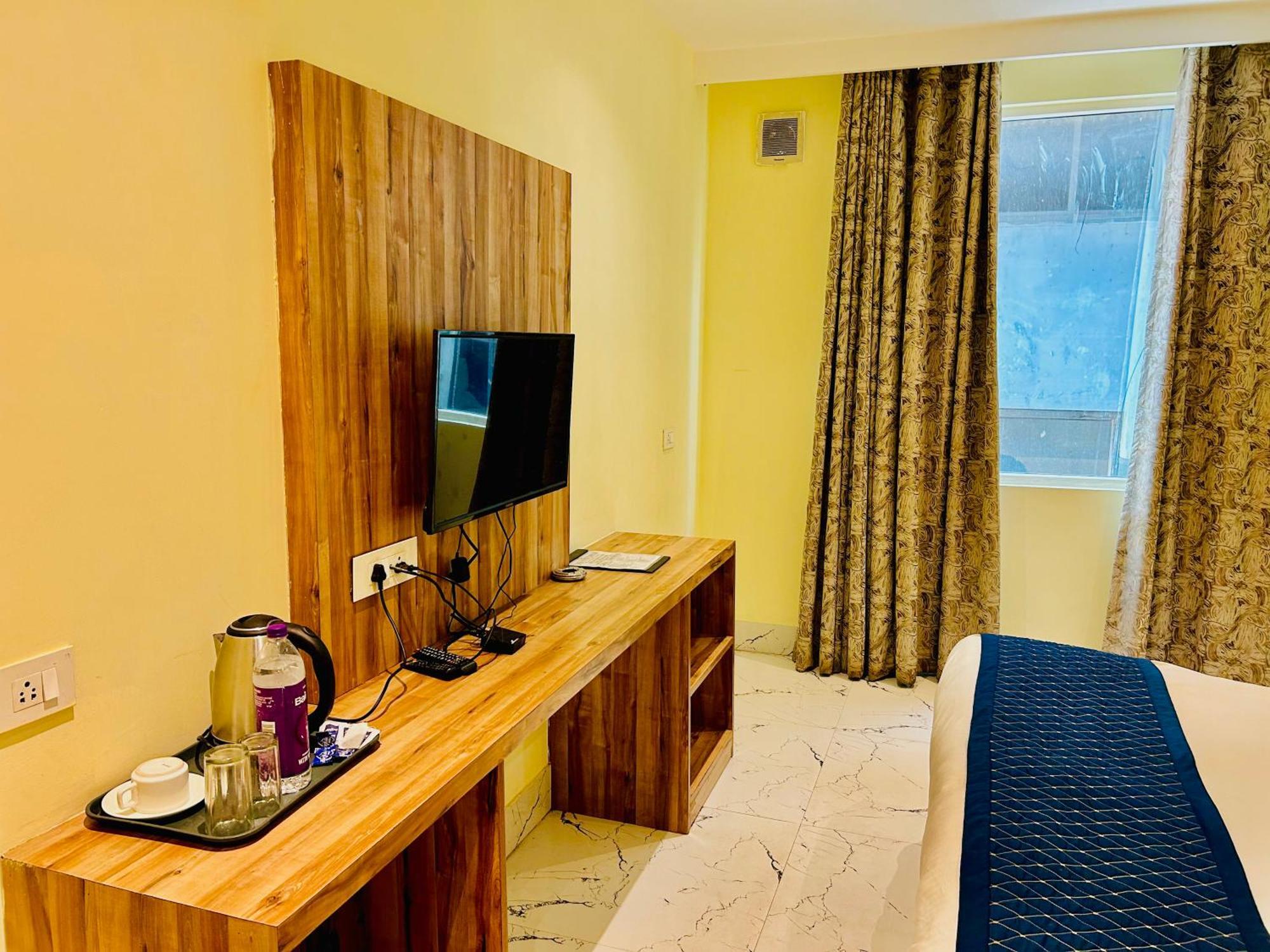 Hotel Royal Paradise By Kdson New Delhi Extérieur photo